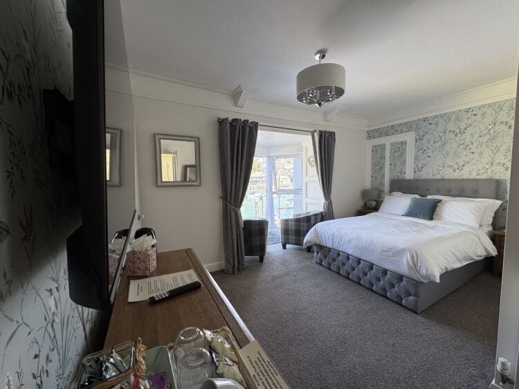 Freehold 5 Bedroom Guest House Located In Looe Photo 5