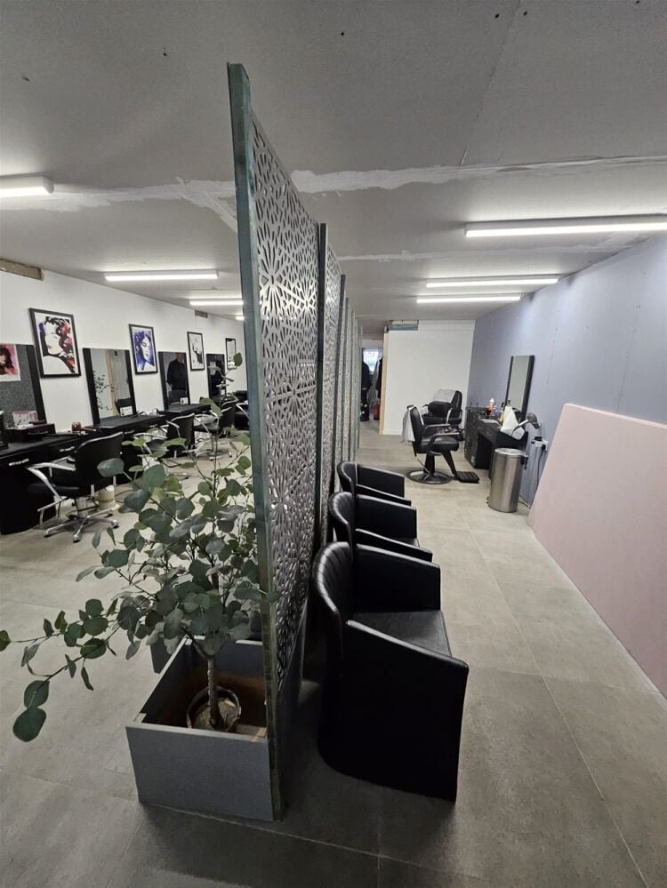 COMMERCIAL PROPERTY SUITABLE FOR A MULTITUDE OF USES Photo 5