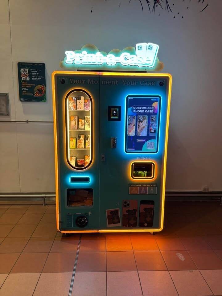 Custom Phone Cases Vending Machine Photo 5