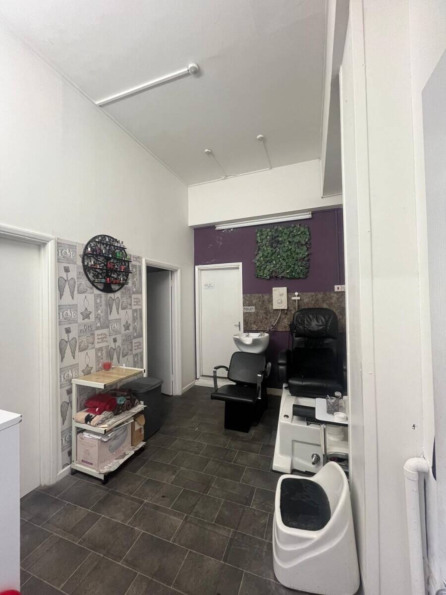 Beauty salon lease for sale in Hayes with potential growth in sales and good opportunity In Hayes Photo 4