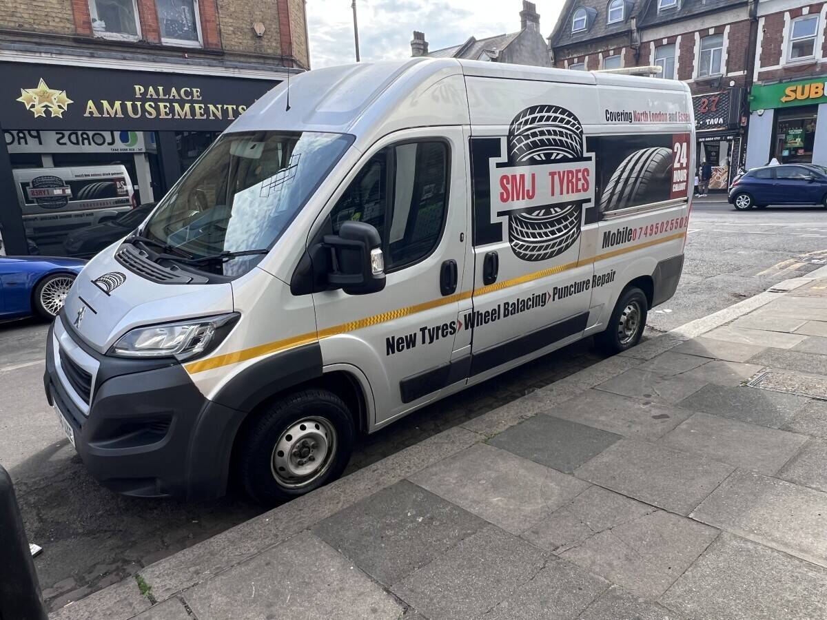 Mobile tyre fitting service