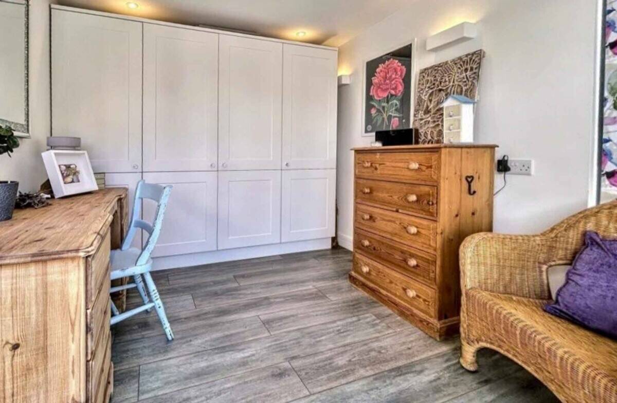 Immaculate Home with Income, Granny annex / letting unit or larger family home.