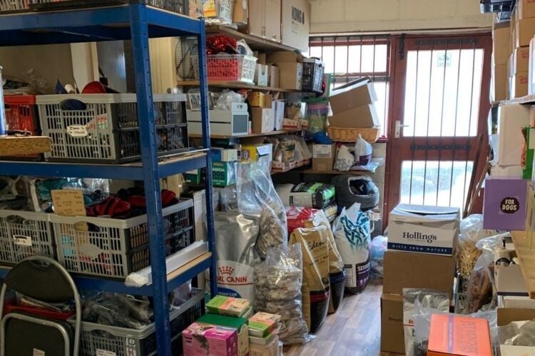 Established Pet Supplies Business - Grastang