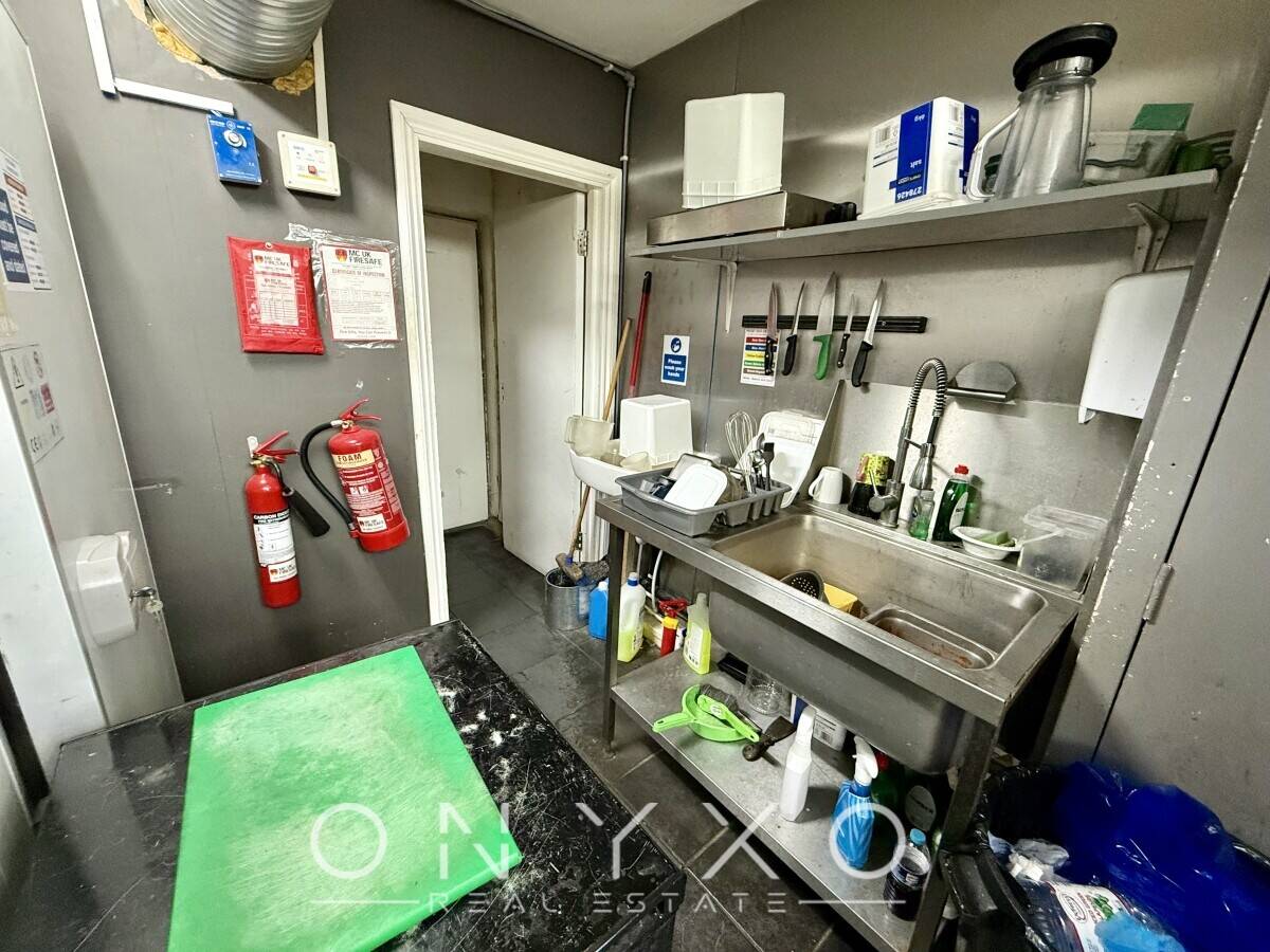Pizza & Chicken Shop Takeaway with Accommodation for SALE in Surrey Photo 5
