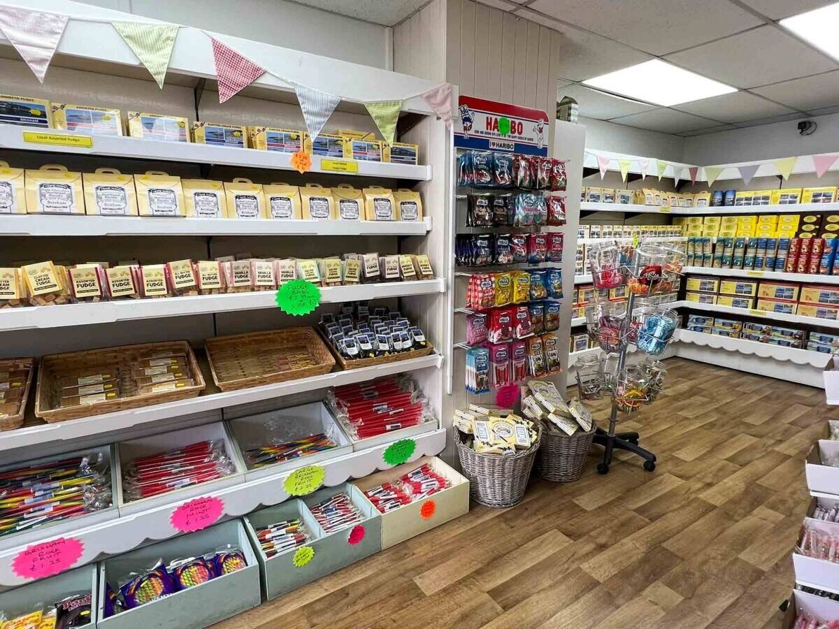 Iconic Harbour front Confectionery business in Brixham – Turnkey Opportunity Photo 5