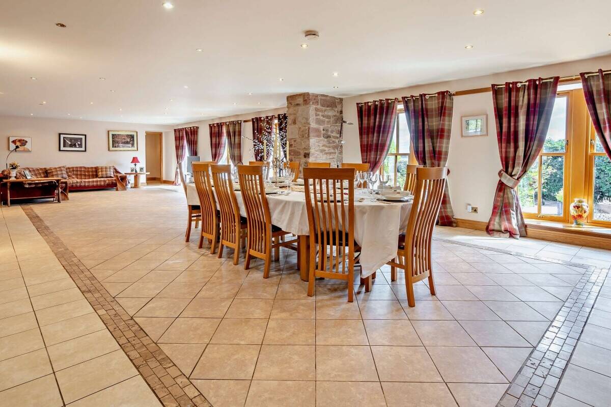 An exceptional house comprising 4 cottages (previously used as holiday rental), paddock and land. Photo 5