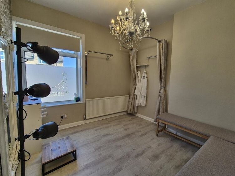 Retail For Sale in Leeds Photo 5