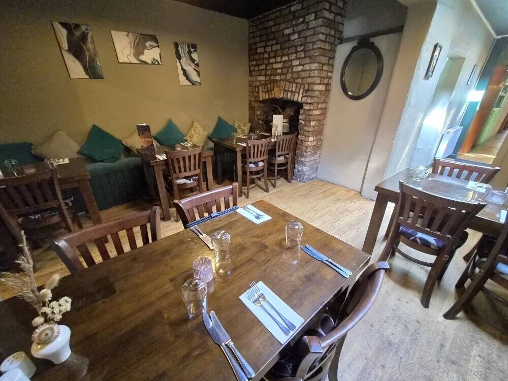 Popular Licensed Bistro & Restaurant with 2 Bedroom Self Contained Apartment in Taunton Town Centre Photo 5