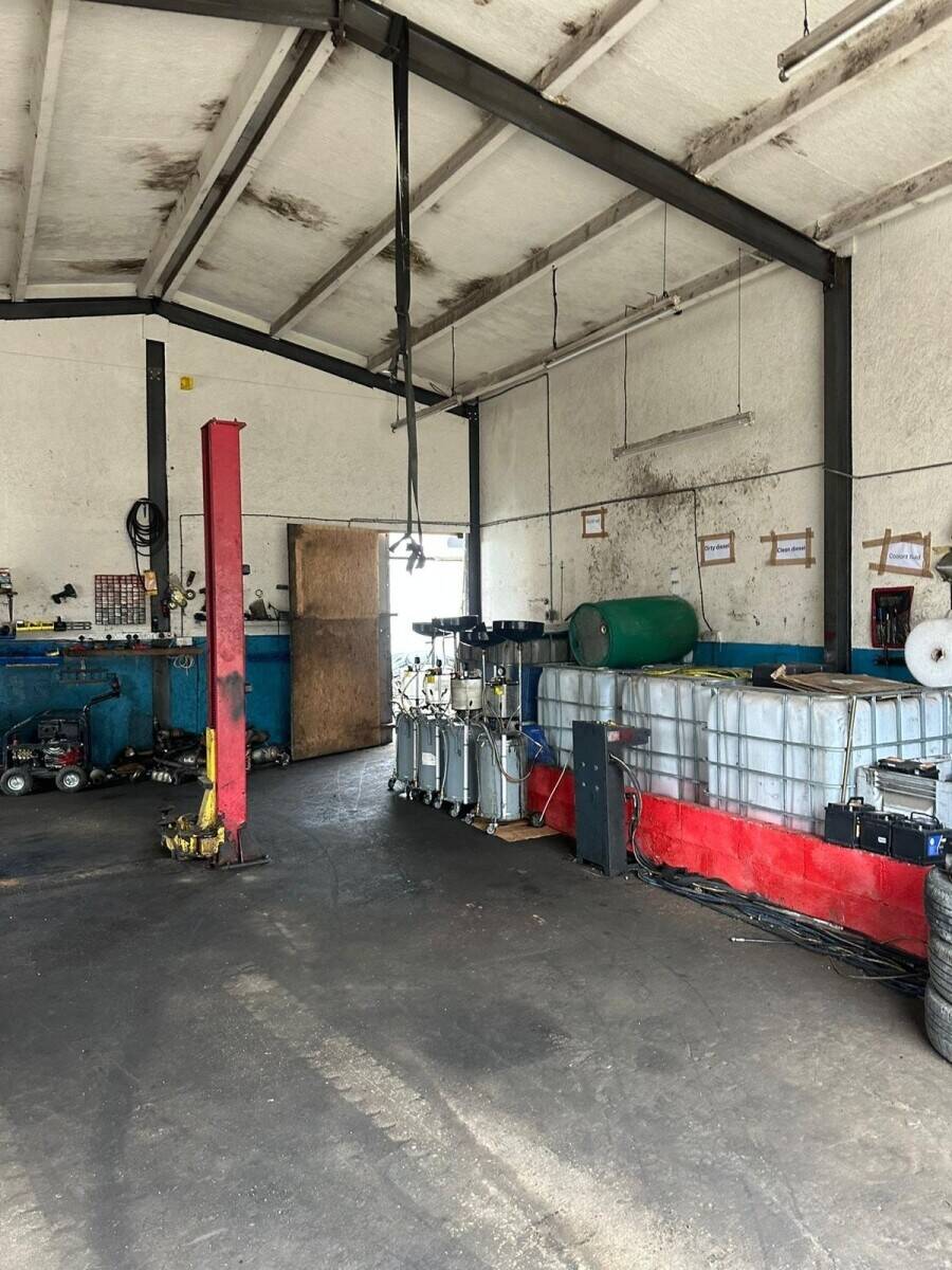 FULLY LICENSED CAR BREAKER  YARD WITH EBAY SHOP IN NORTHWEST AND EVERYTHING NEEDED