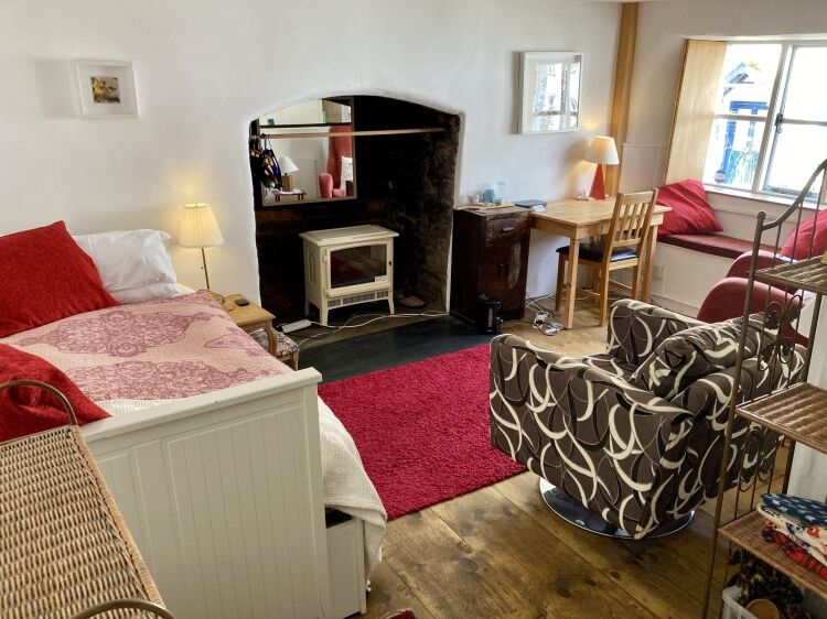 VERSATILE GUEST HOUSE offering WRITING RETREATS Photo 5