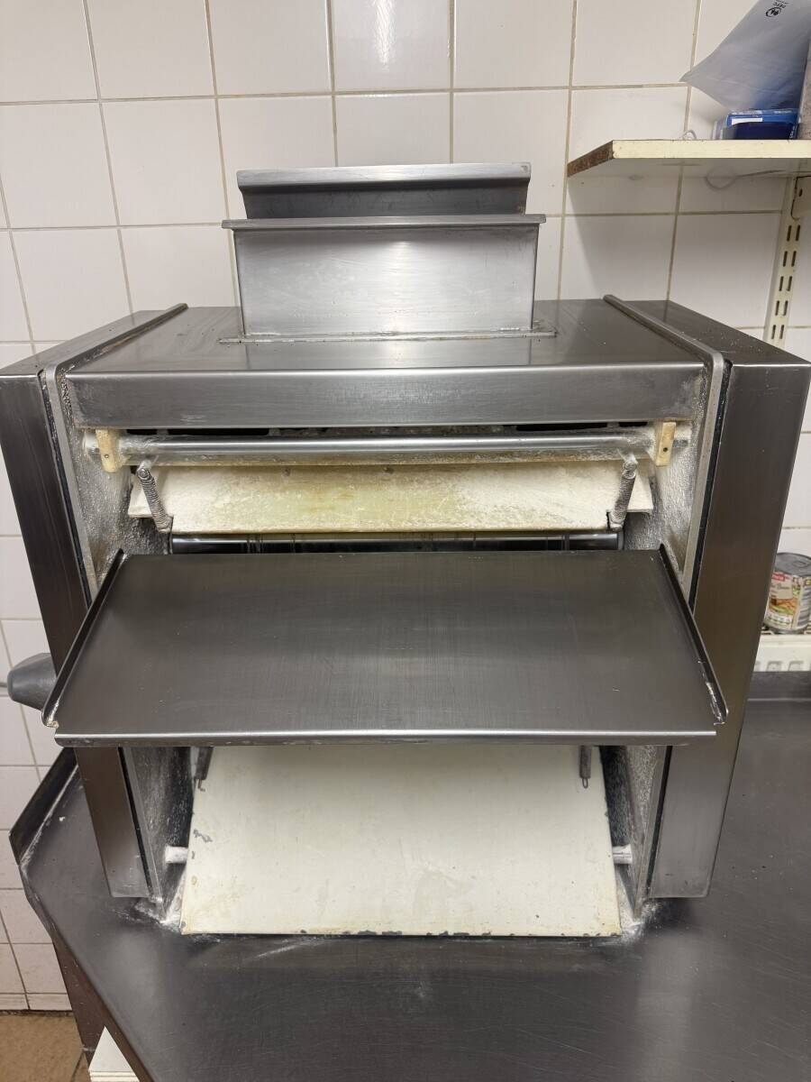 Pizza and Fried Chicken , Butgers Takeaway shop for sale in Saint Neots , Cambridgeshire