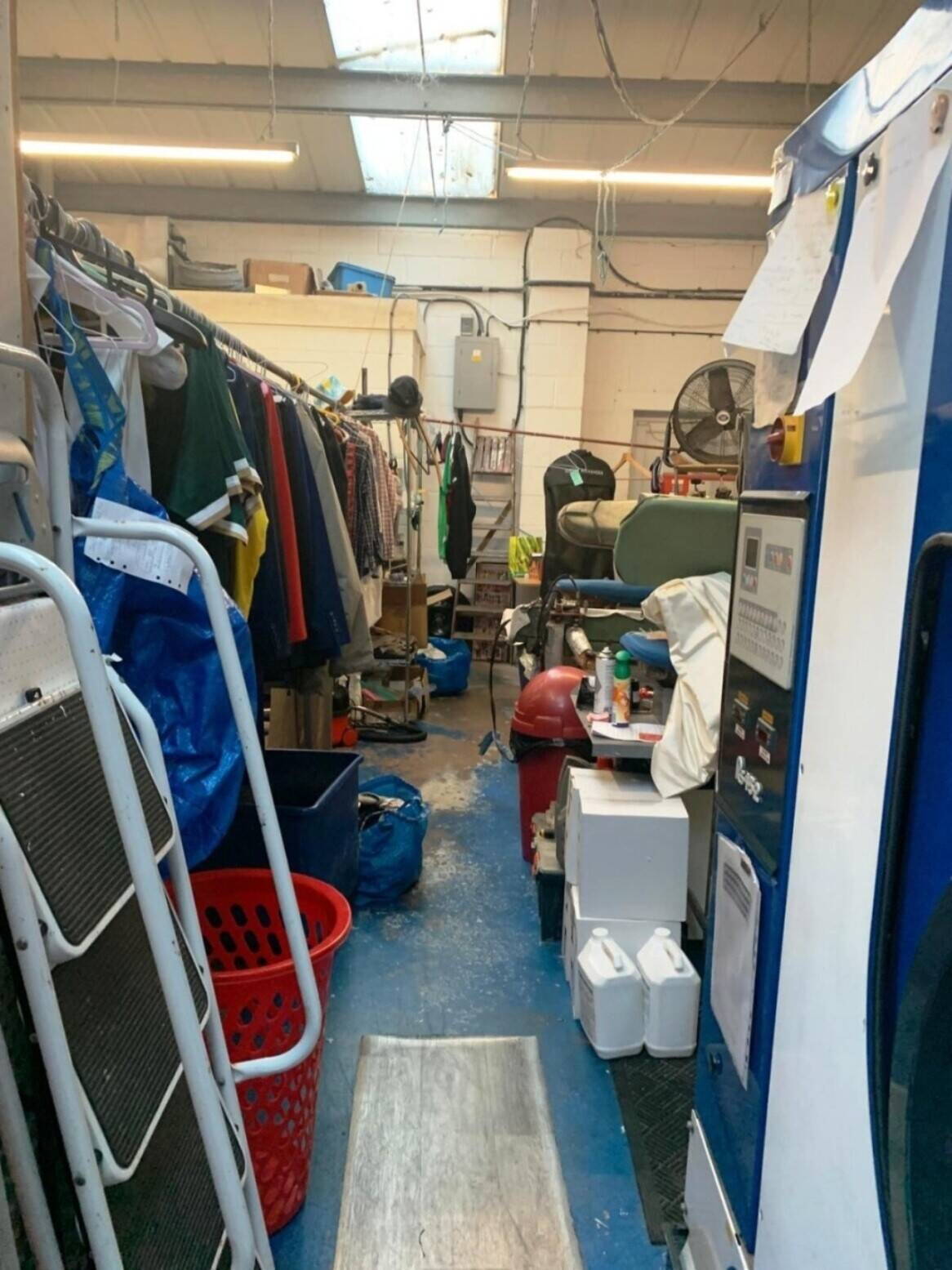 DRYCLEANER / LAUNDRY & SERVICED WASHES FOR SALE IN BARNSTAPLE, DEVON Photo 5