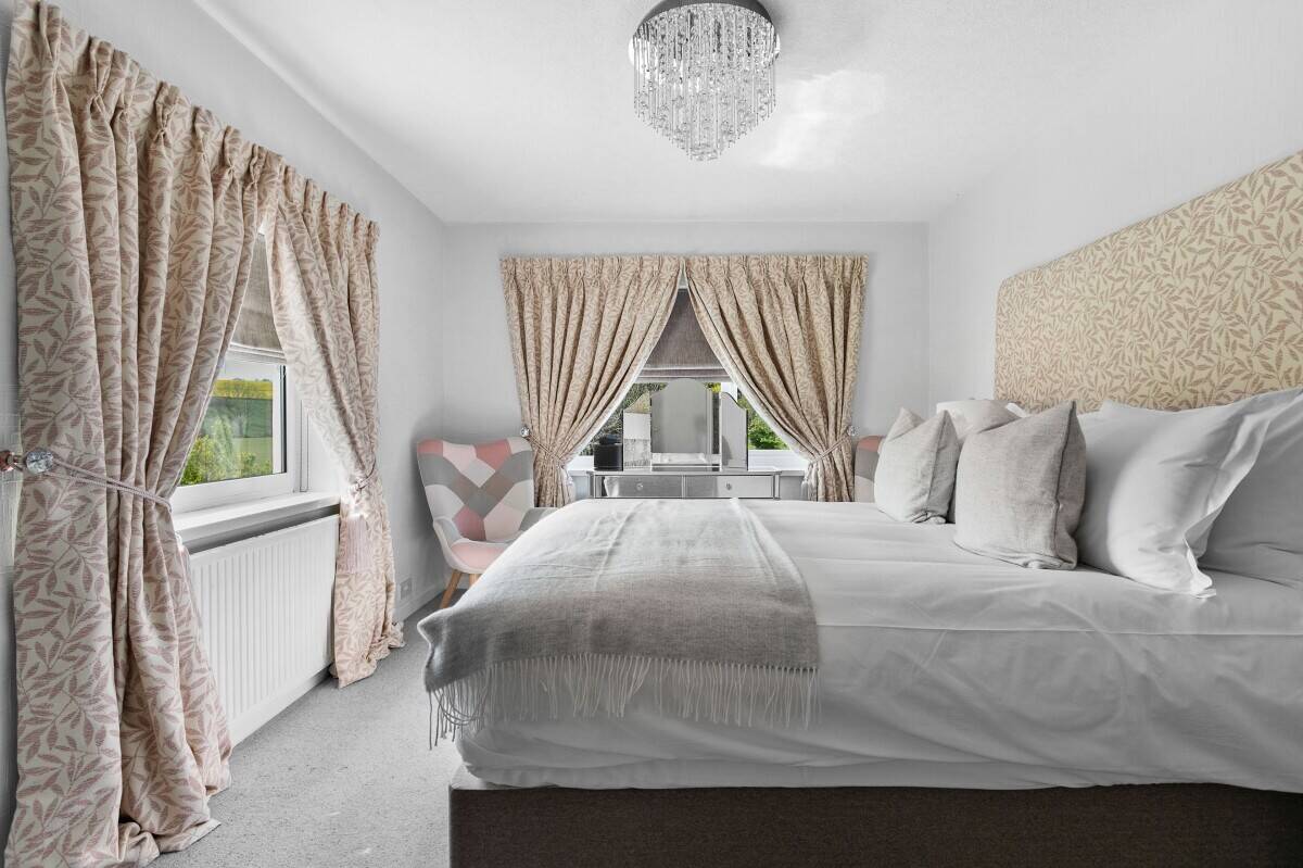 Exquisite Detached Period Guest House with Extensive Gardens and Luxury Owner’s Accommodation in a D Photo 5