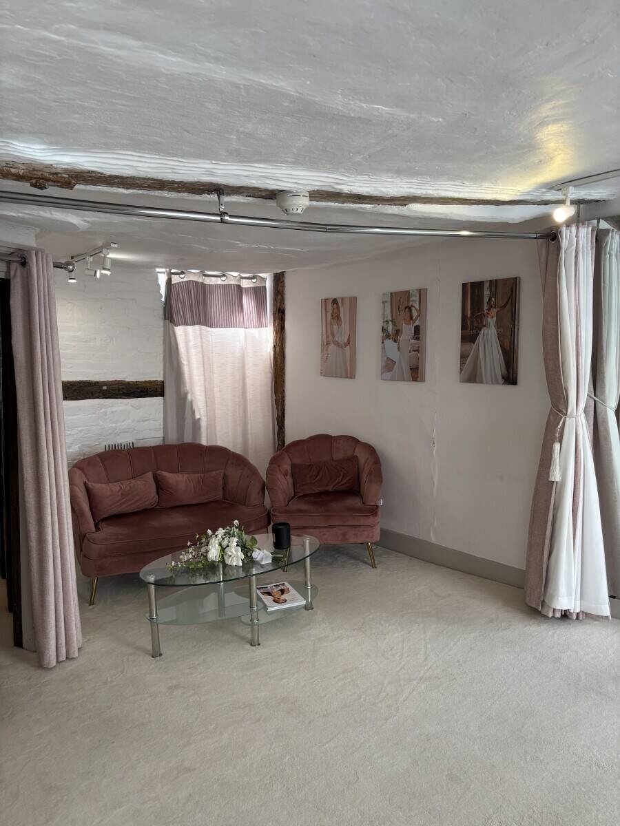 Bridal Shop for sale in Worcestershire. Photo 4