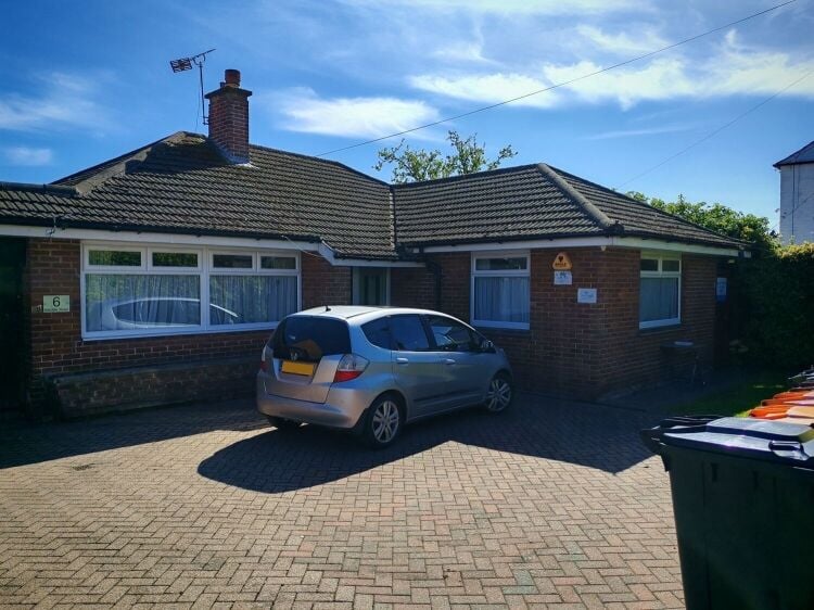 5-Star Licensed Cattery with Freehold Bungalow - Eastwood, Nottingham Photo 5