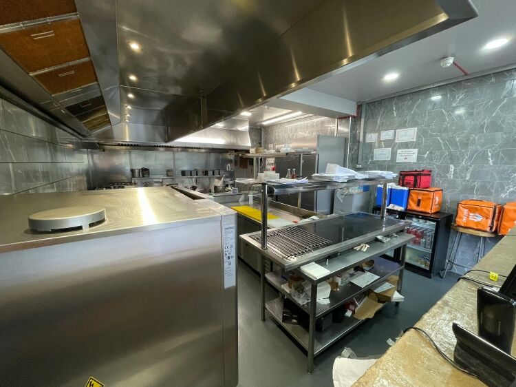 Busy Takeaway in Affluent Location and 2 Bed Flat - Leasehold Business Photo 5