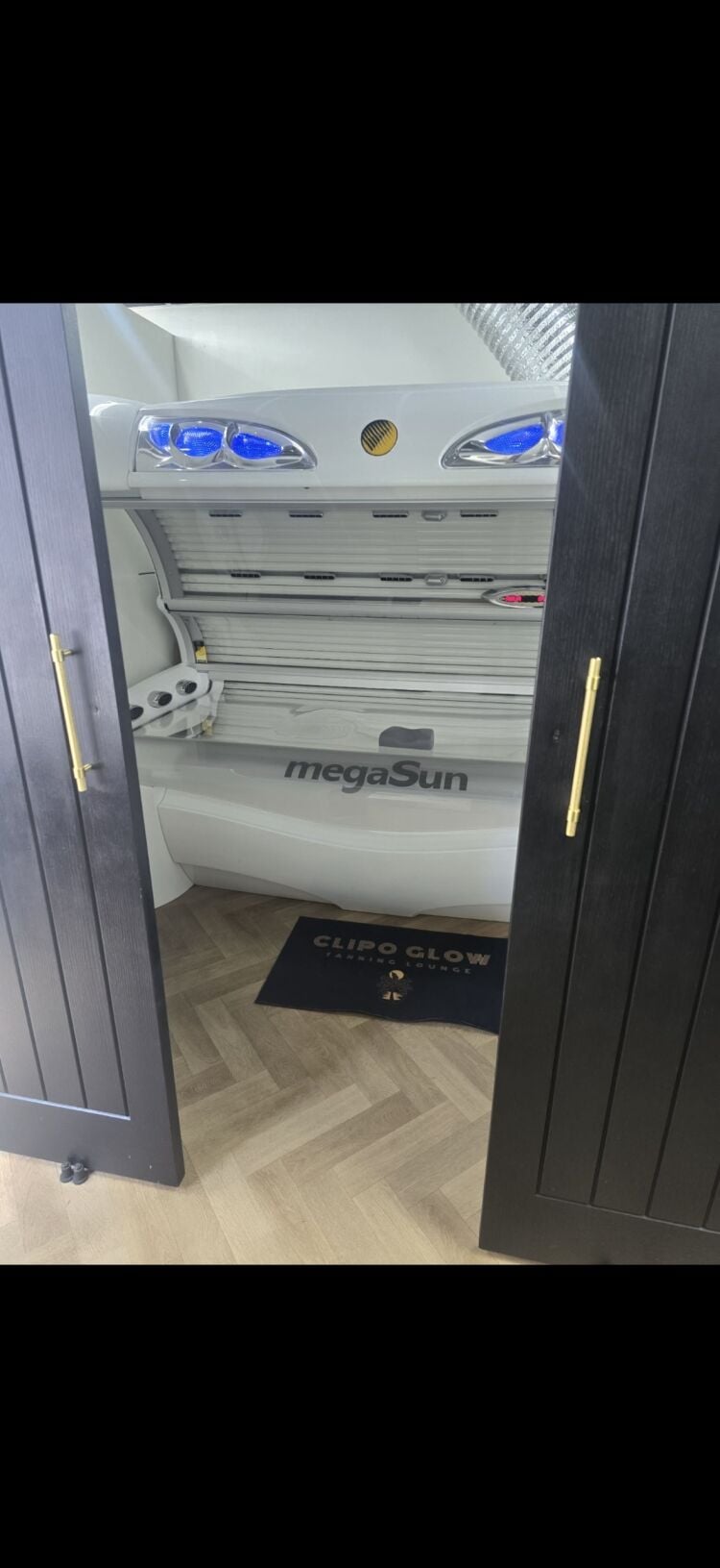 Clipo Glow Tanning Lounge