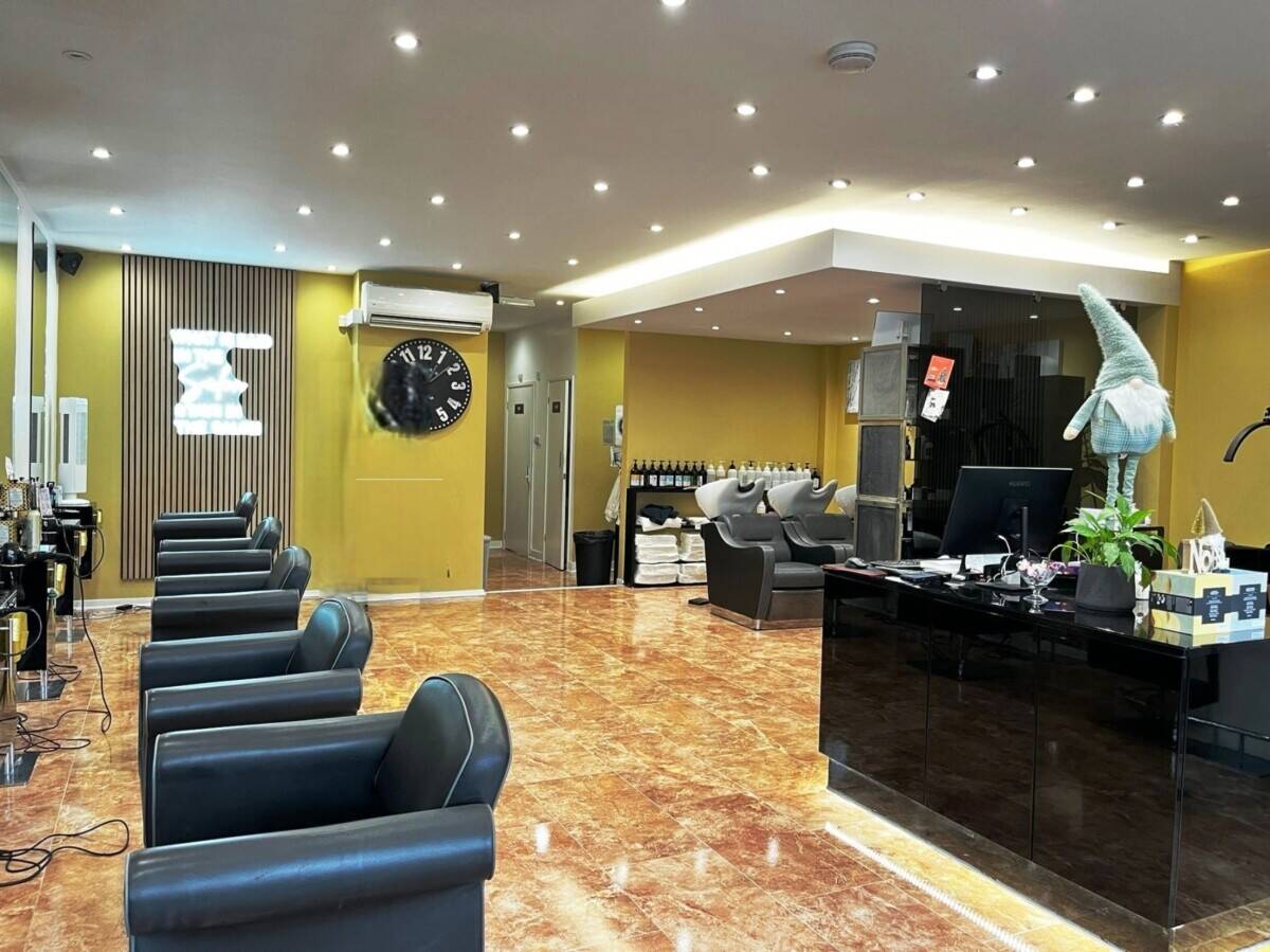 FULLY STAFF MANAGED HAIR & BEAUTY SALON - FOR SALE - ESSEX Photo 5