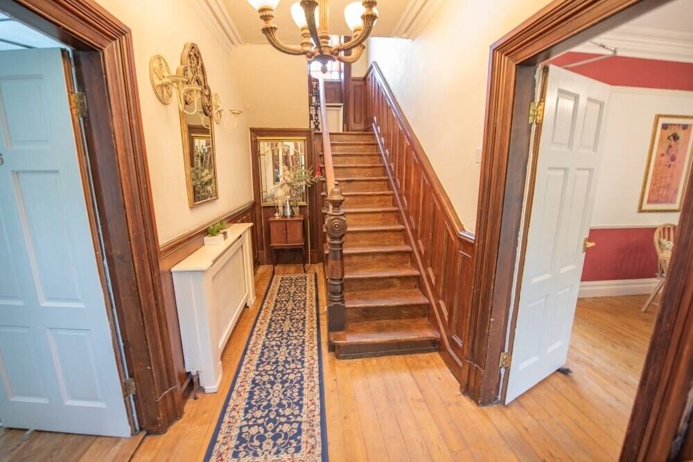 Successful holiday let overlooking the stunning Worth Valley Photo 5