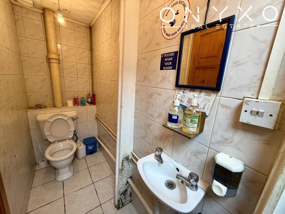 Established Pizza & Chicken Takeaway for Sale near Southall Photo 4