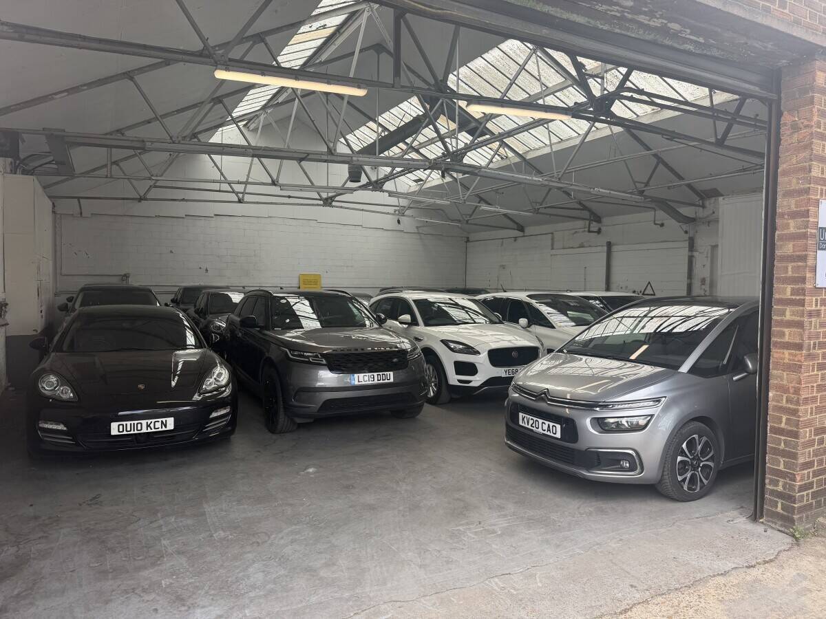 Car dealership unit   Photo 6