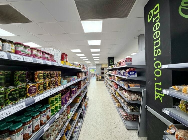 Convenience store for sale in Dundee with 6,500 sq ft and rear parking available. Photo 5
