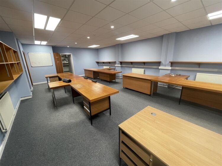 Substantial office spaces in popular Business Park For Sale in Newton Abbot Photo 5