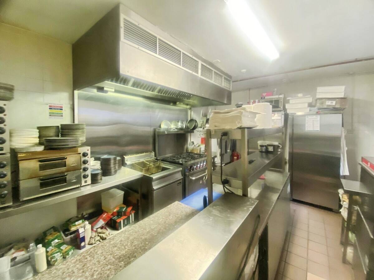 FULLY FITTED RESTAURANT / BAR PREMISES - FULLY EQUIPPED TO TRADE. TOWN CENTRE Photo 5