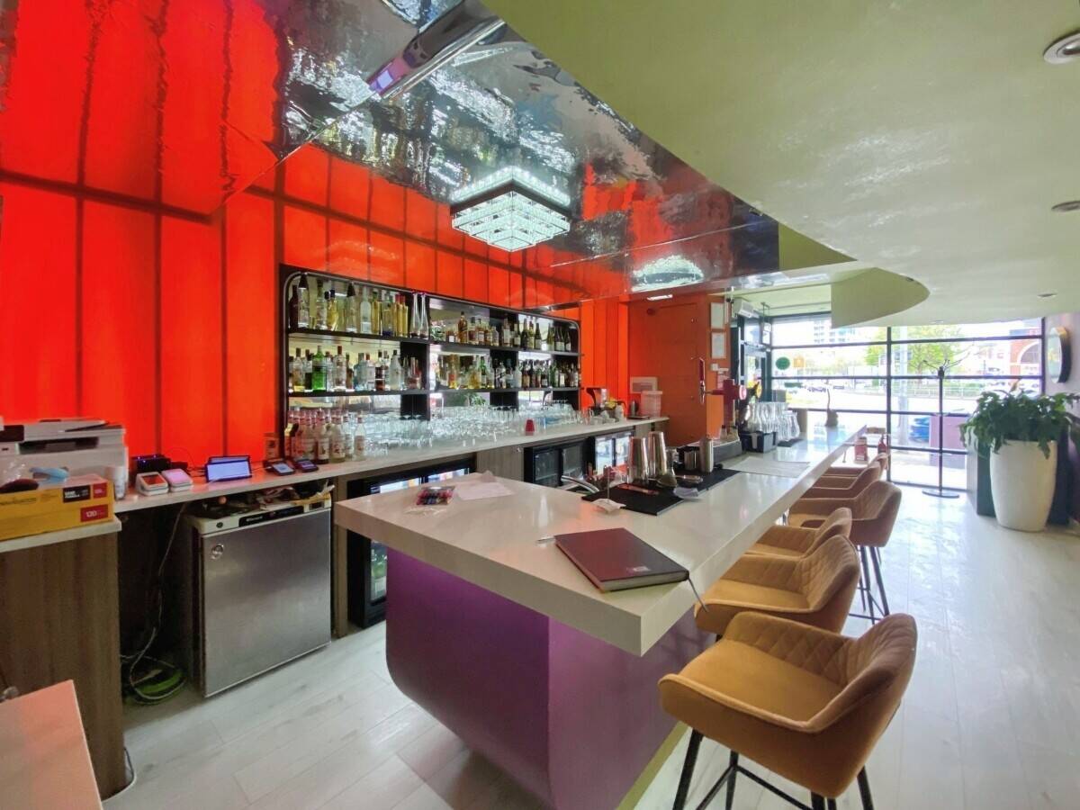 Fully Fitted Licensed Indian Restaurant with 75–80 Covers – Prime Reading Location Photo 5