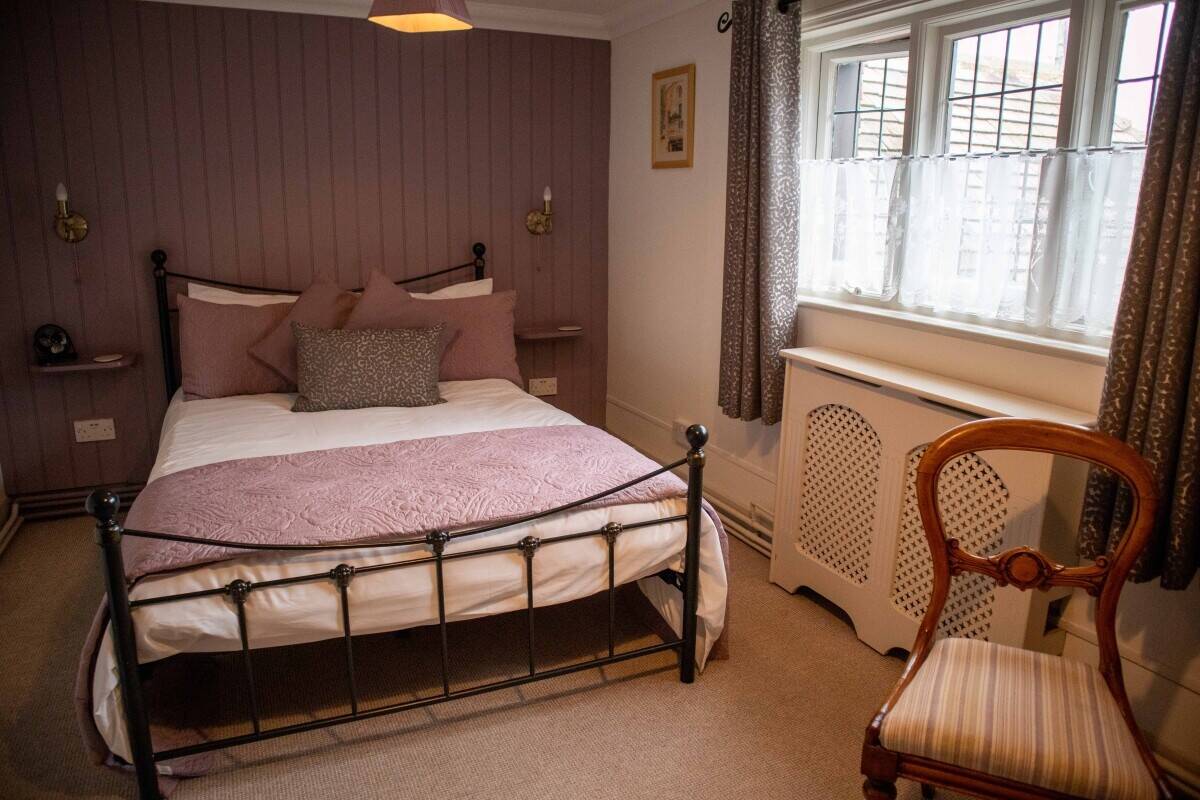 KENT - IMMACULATE GUEST HOUSE, FAMILY HOME OR DEVELOPMENT PROJECT Photo 5
