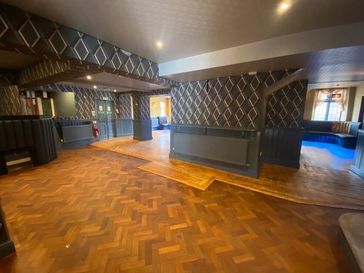 LINCOLNSHIRE - TOWN CENTRE COCKTAIL BAR AND NIGHTCLUB Photo 5