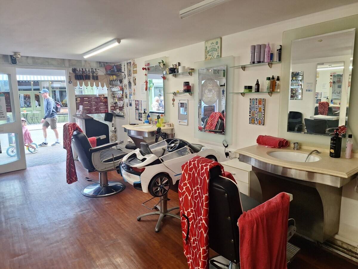 Hair Salon & Hairdressers & Barbers Photo 4