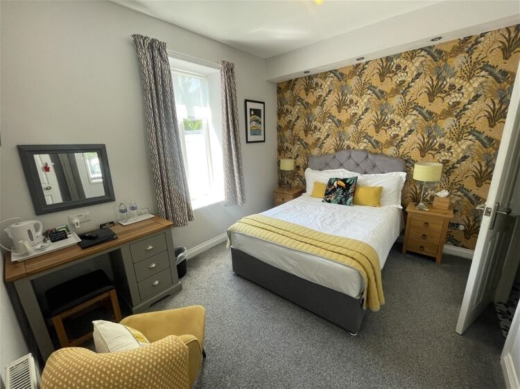 5- Star Gold Award Boutique B&B in the English Riveria For Sale in Torquay Photo 5