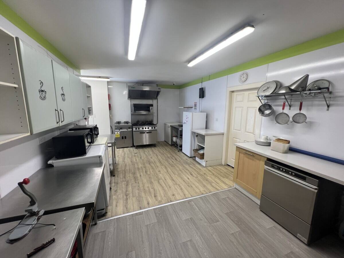 Well-presented Freehold Vacant Hot Food Unit with Investment property, Grangemouth (ref 1822) Photo 5