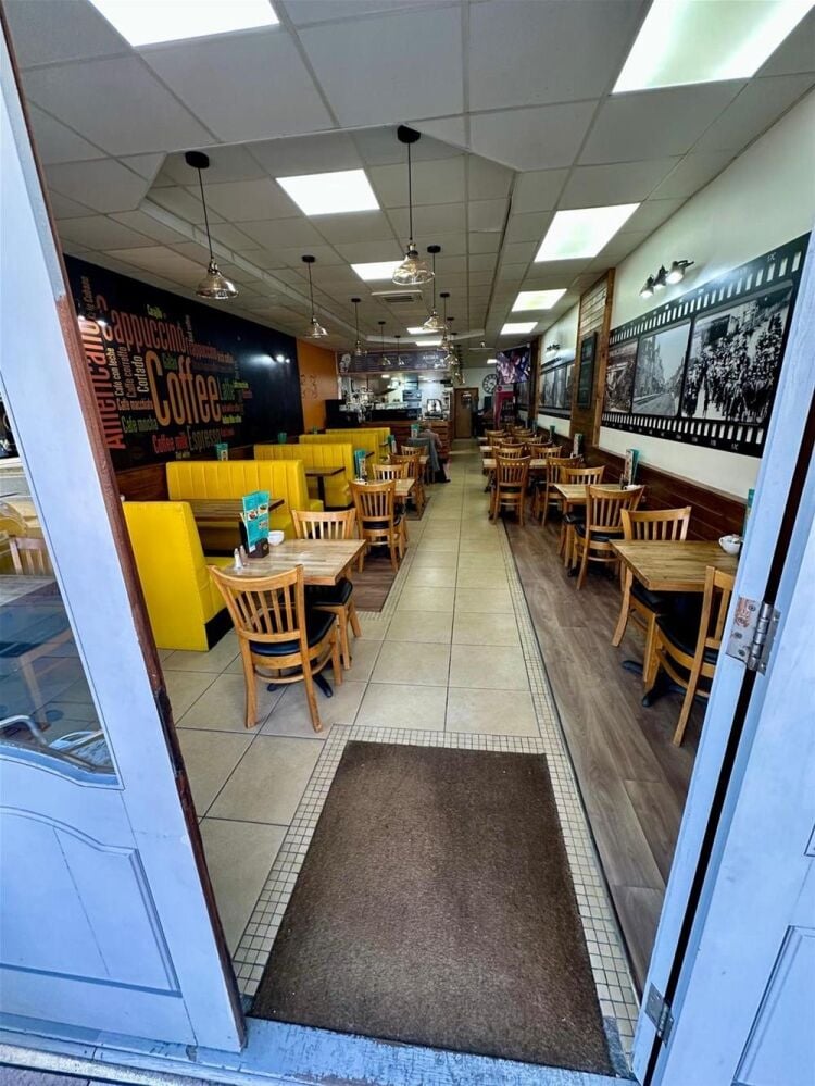 LEASEHOLD LIC. DAYTIME CAFE/RESTAURANT
WITH SELF CONTAINED 4 BED FLAT ABOVE