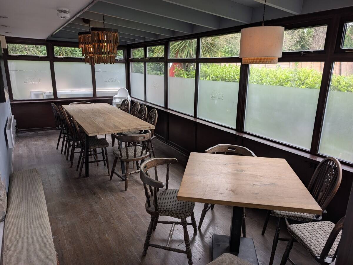 PEMBROKESHIRE - NEWLY RENOVATED 58 SEATER BAR & BISTRO FORMING PART OF HOTEL IN TOURIST DESTINATION Photo 5