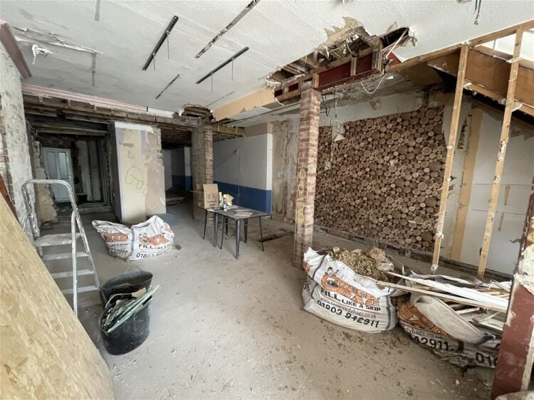 Harbour-Side Ground Floor Retail/ Hospitality Premises For Sale in Torquay