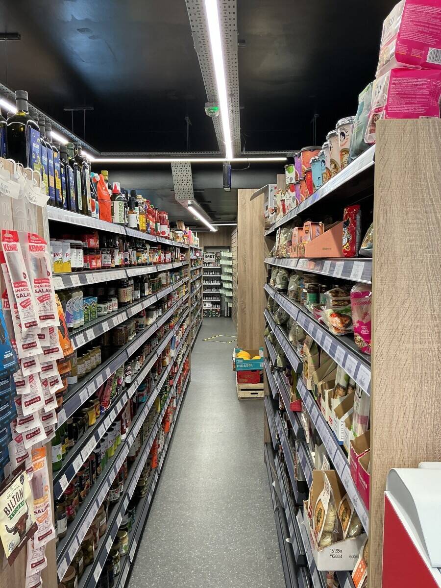 Whole foods / off licence in Clapham Photo 5