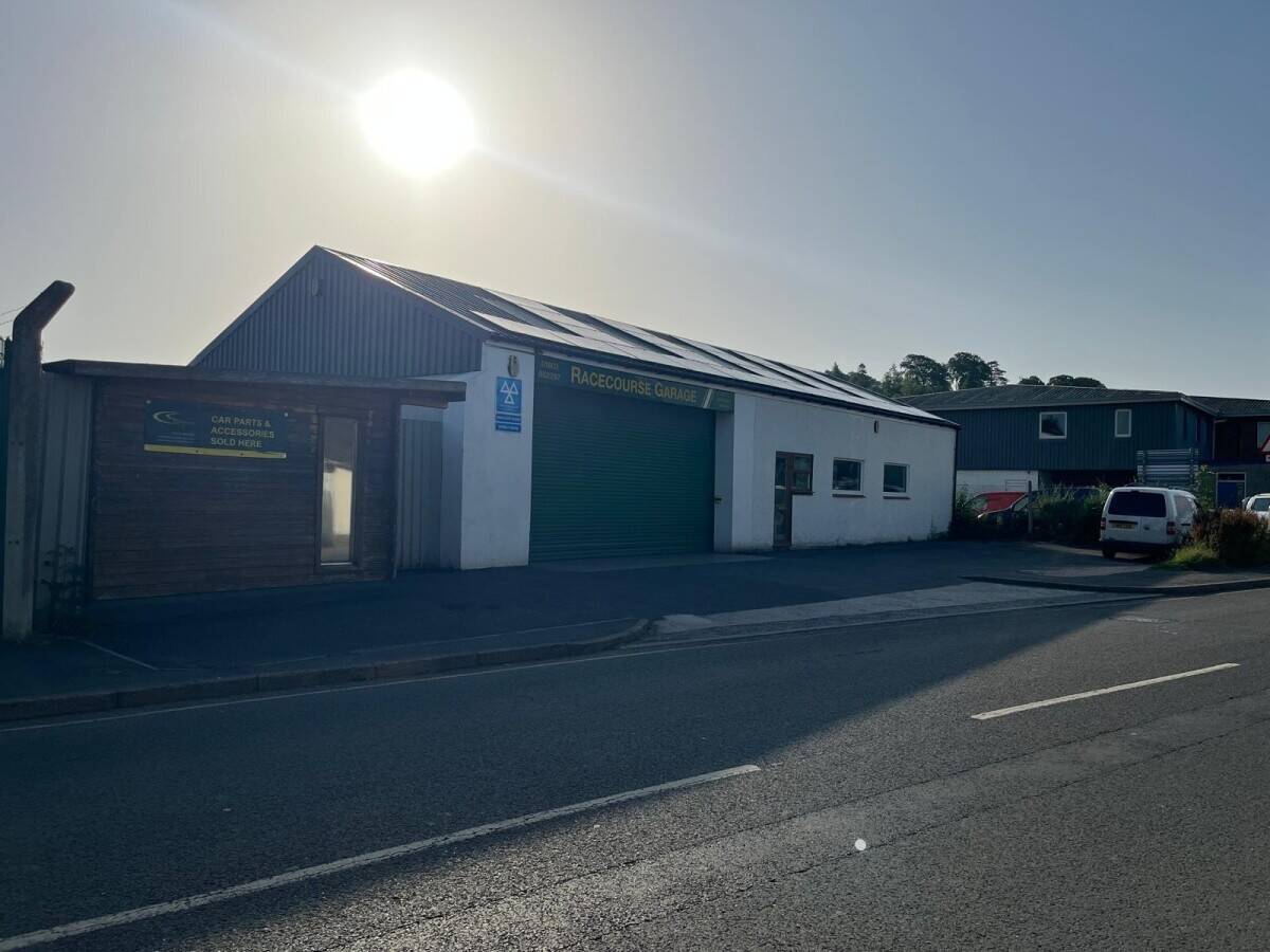 4 Ramp freehold car repair & MOT garage, Totnes Devon