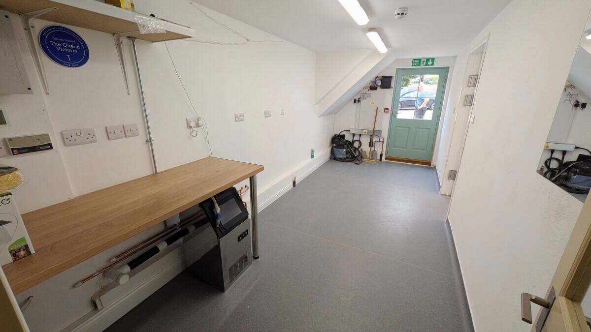 ESSEX - FULLY RENOVATED FREEHOUSE TO LET Photo 5