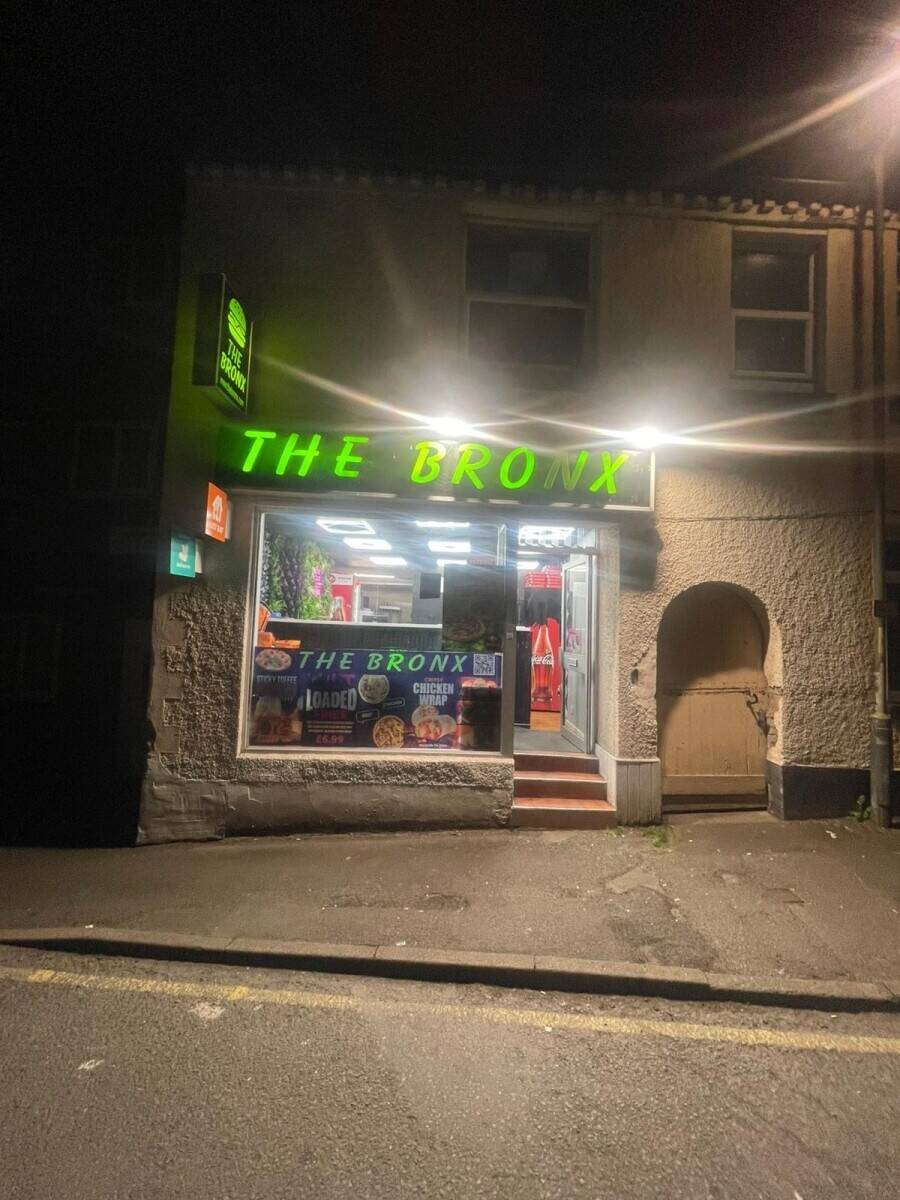 Pizza shop with good foot traffic 
