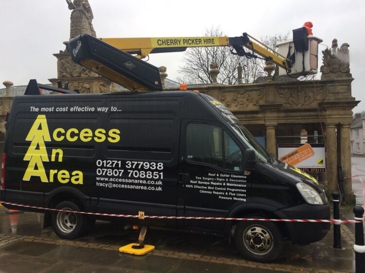MOBILE ELEVATED WORK PLATFORM (CHERRY PICKER) HIRE