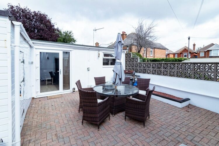 Fully Refurbished HMO Investment Property Occupying Prominent Position Photo 5