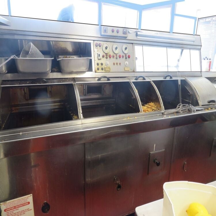 Grade II listed freehold fish & chip takeaway & restaurant in large coastal town. Photo 5