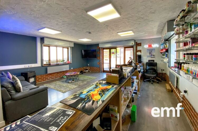 Traditional Vape Shop Chain Photo 5