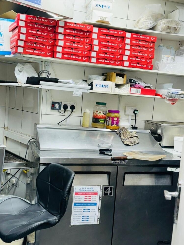 TAKEAWAY & DESSERT BAR LOCATED IN BRADFORD Photo 5
