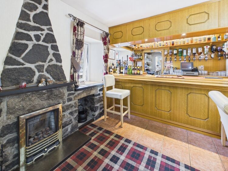 Charming riverside country inn with rooms and restaurant