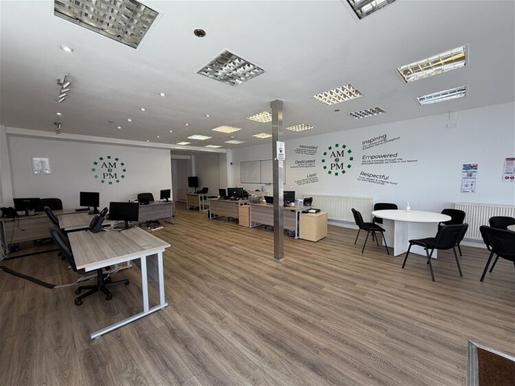Vacant Unit For Sale in Castleford Photo 5