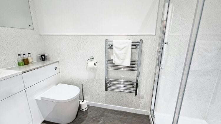 Prominently Located B&B with Valuable Class E Medical Consent