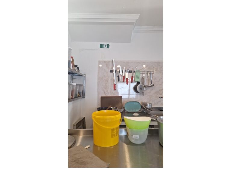 Freshly Fired Opportunity – Turnkey Pizza & Kebab Restaurant Photo 5